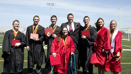 În urmă cu 22 de ani, soțul a părăsit-o, după ce a născut șapte copii. Cum arată azi „miracolele medicale