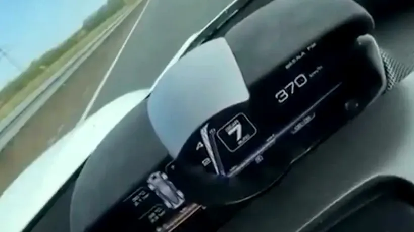 PLĂCERE NEVINOVATĂ. Hypercar Ferrari LaFerrari, „forjat” la limită pe o autostradă pustie din Germania - VIDEO