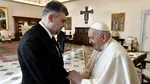 Marcel Ciolacu a semnat în cartea de condoleanțe deschisă în memoria PAPEI Francisc