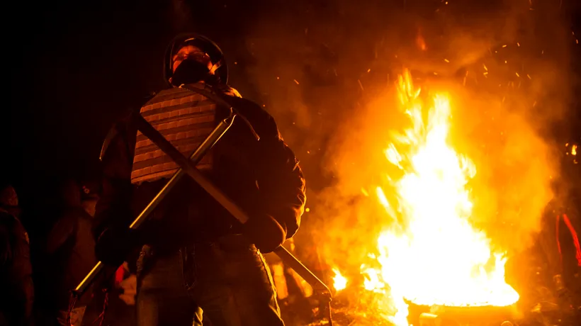 Un bărbat în uniforma Berkut a deschis focul spre protestatari, dar și polițiști, la Kiev
