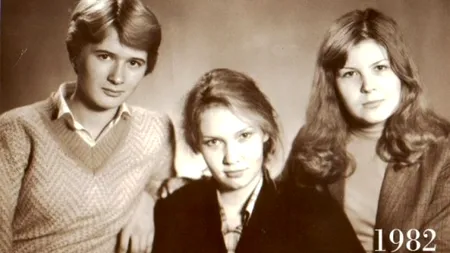 Au repetat fotografia în fiecare an. Cum s-au transformat aceste tinere în 30 de ani