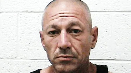 Viața bate filmul! Pe ce a cheltuit bărbatul din imagine toți banii câștigați ca premiul cel mare la Loto. Poliția l-a prins și l-a arestat