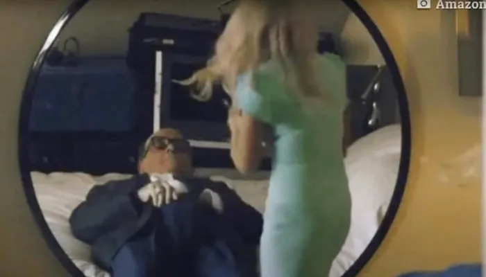 Rudy Giuliani, avocatul lui Donald Trump, implicat într-un nou scandal înainte de alegeri: Apare cu mâna în pantaloni în noul film Borat - FOTO/VIDEO