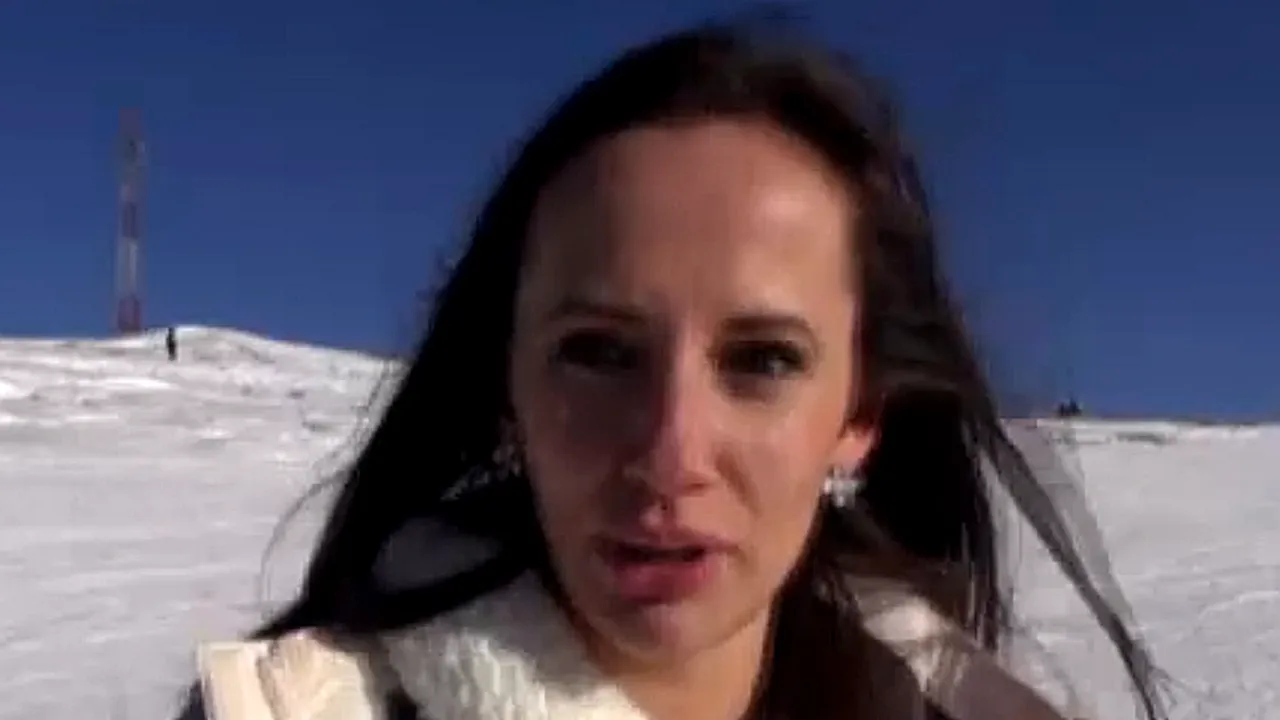 Această tânără a fost atracția pârtiei. Cum a apărut îmbrăcată, la Sinaia: ''Ne-am gândit să facem ceva mai special''