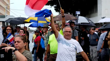 Noua Caledonie: Zeci de mii de persoane protestează împotriva restrcțiilor impuse pentru combaterea pandemiei