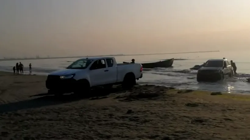 Un șofer a intrat mașina de teren în mare la Mamaia. Bărbatul riscă o amendă uriașă - VIDEO 