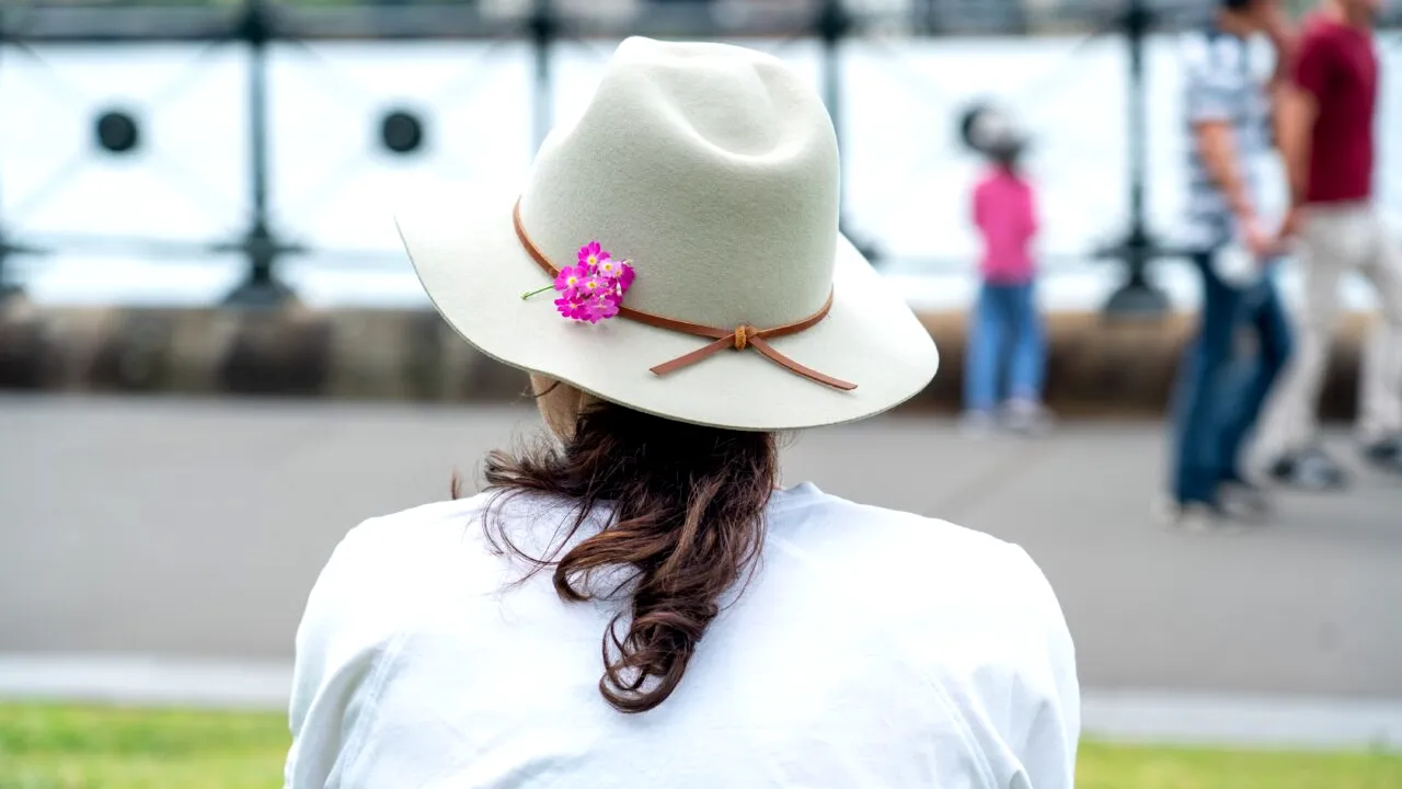 O femeie din Italia a fost ÎNȘELATĂ cu peste 10.000 de euro, după ce s-a îndrăgostit de un bărbat pe care l-a cunoscut pe Facebook