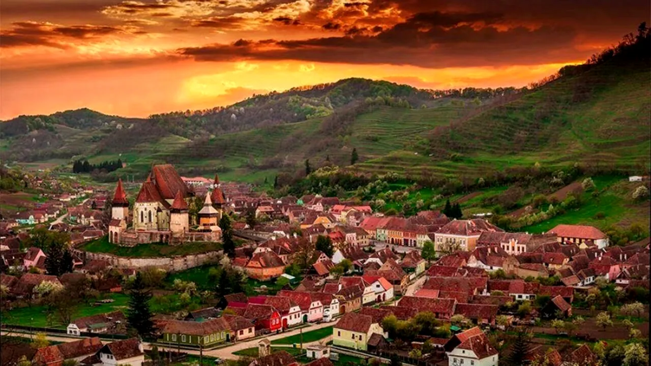 Stațiunea de basm din România inclusă în Patrimoniul UNESCO. Este la 330 de kilometri de București