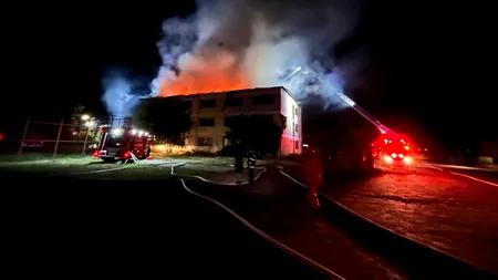 INCENDIU de proporții într-un fost cămin pentru copii cu nevoi speciale din orașul Balș-Olt. De la ce ar fi pornit focul