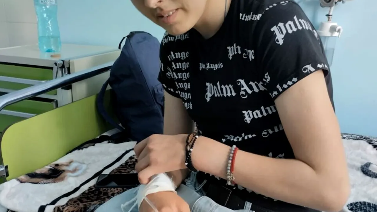 Cum a rămas fără picior un tânăr de numai 18 ani. Boala care îl macină încet