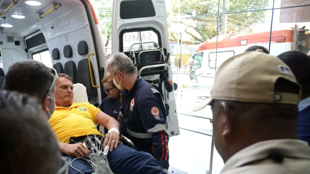 Aflat în campanie electorală deși nu are voie să candideze, fostul președinte al Braziliei Jair Bolsonaro a fost dus la SPITAL