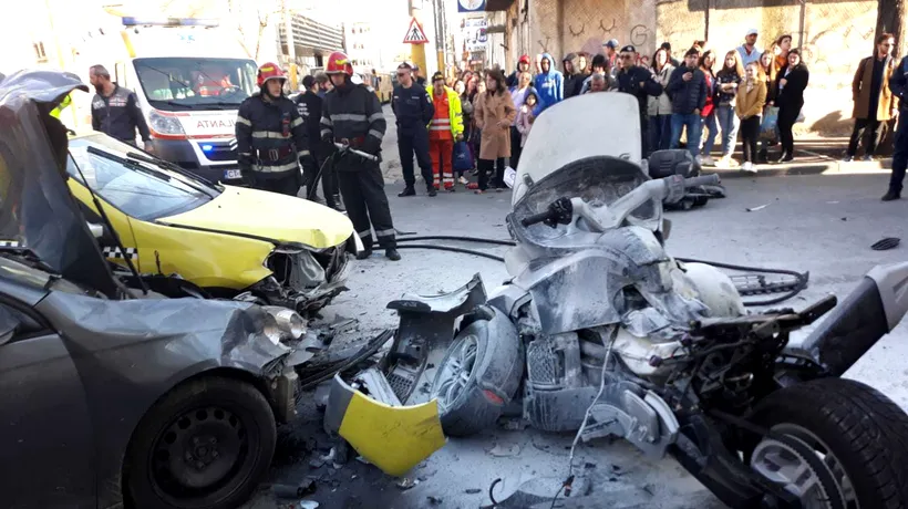 Accident între două mașini și o motocicletă, în Constanța. Patru persoane au fost rănite, dintre una se află în COMĂ