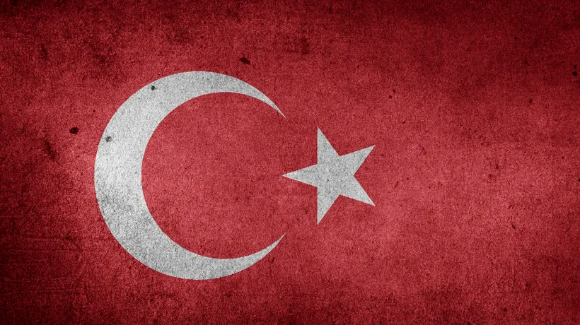 Doi morți și 35 de răniți într-un atac cu mașină-capcană în Turcia