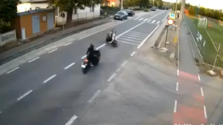 O fetiță de 4 ani a murit după ce scuterul pe care se afla cu mama sa a intrat pe contrasens și s-a ciocnit cu o motocicletă