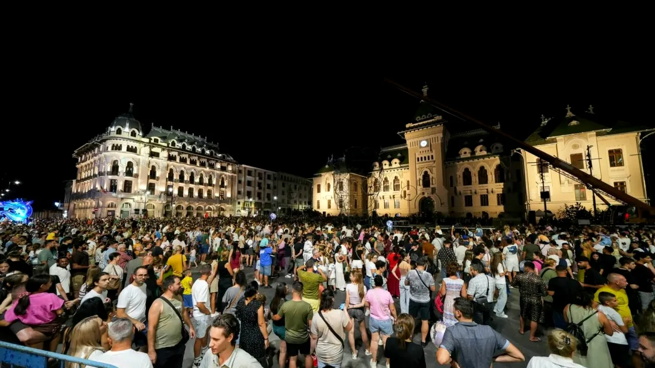 Festivalul ”Păpușile Ocupă Strada” de la Craiova și-a deschis porțile. Lia Olguța Vasilescu: ”A început nebunia”