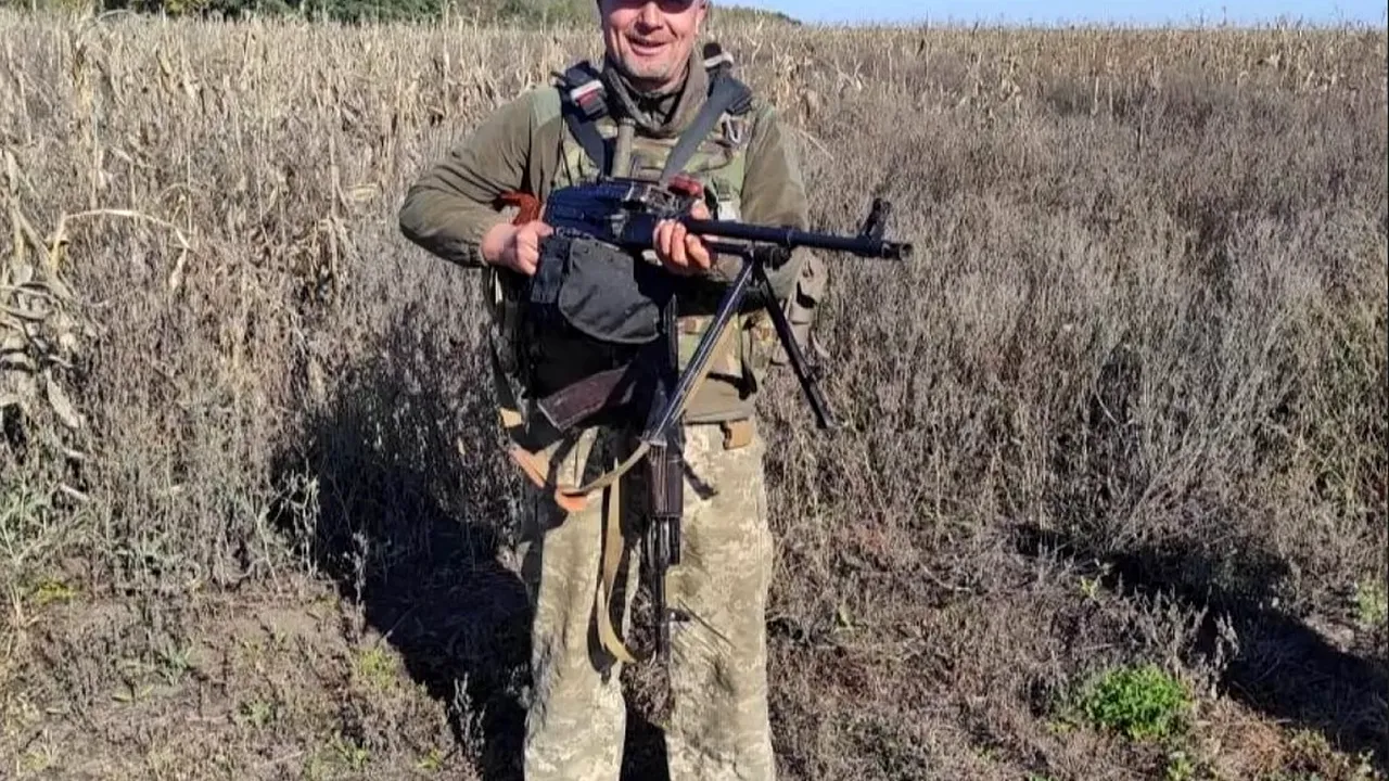 Cum se vede războiul prin ochii unui român care luptă acolo din primele zile. „Rusia vrea să șteargă Ucraina de pe fața Pământului și să folosească acest teritoriu pustiit ca un cap de pod pentru invadarea restului Europei”