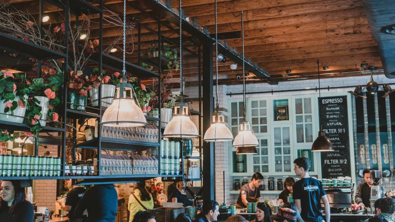 Restaurantele din Alba Iulia se închid din nou, la interior. HoReCa a înaintat o petiție către prefect