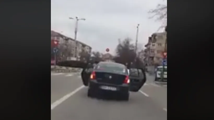 Cu portierele DESCHISE pe șoselele din Oradea. Un șofer a găsit o SOLUȚIE pentru a-și transporta NOUL FRIGIDER