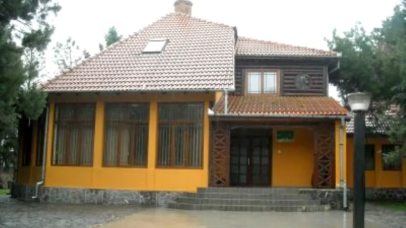 Casele de vânătoare deținute de Ceaușescu în Timiș și Sibiu pot fi închiriate de 1Mai și Paște. Cât plătești pentru o cameră