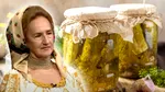 Rețetă de castraveți murați crocanți și delicioși. Ce adaugă Sofia Vicoveanca în borcan pentru ca murăturile să reziste peste iarnă