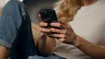 Tehnologia îți schimbă corpul fără să-ți dai seama. Cum îți modifică telefonul postura, vederea și forța fizică