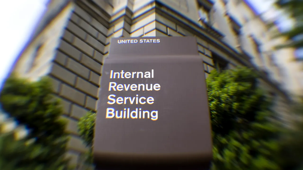 Escroci care pozau în inspectori fiscali au înșelat peste 20.000 de americani cu 1 milion de dolari