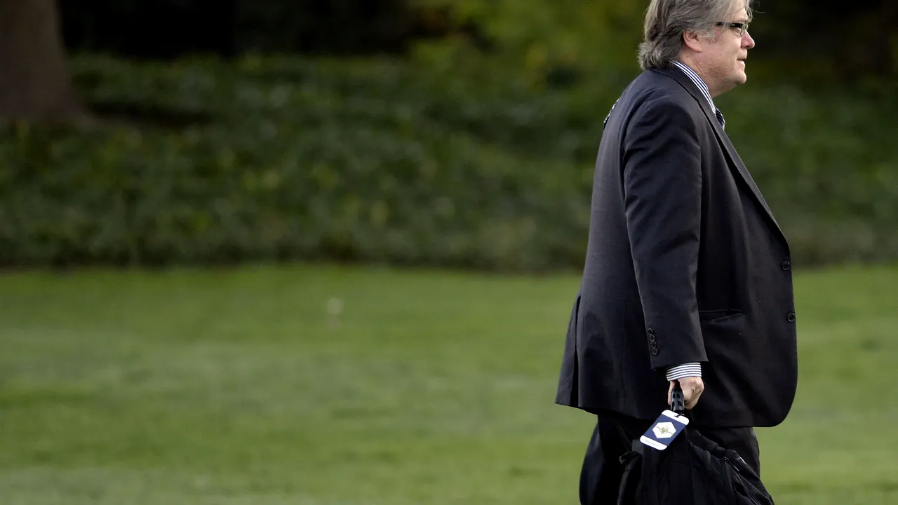 Culisele plecării celui mai controversat strateg de la Casa Albă. De ce l-a concediat Trump pe Bannon