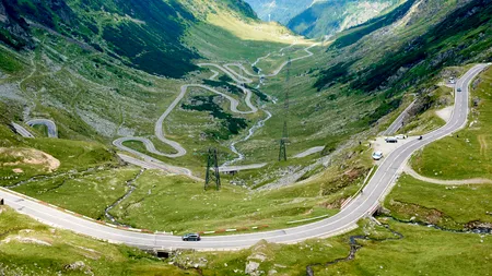 Cum au reacționat turiștii străini ajunși pe TRANSFĂGĂRĂȘAN chiar în ziua redeschiderii/Apelul autorităților către șoferi