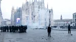 A doua zi de proteste violente la Milano. Tineri cu cagule negre au jefuit un supermarket alimentar și un magazin de articole sportive. Autoritățile confirmă 70 de arestări. Meloni a convocat o ședință de urgență