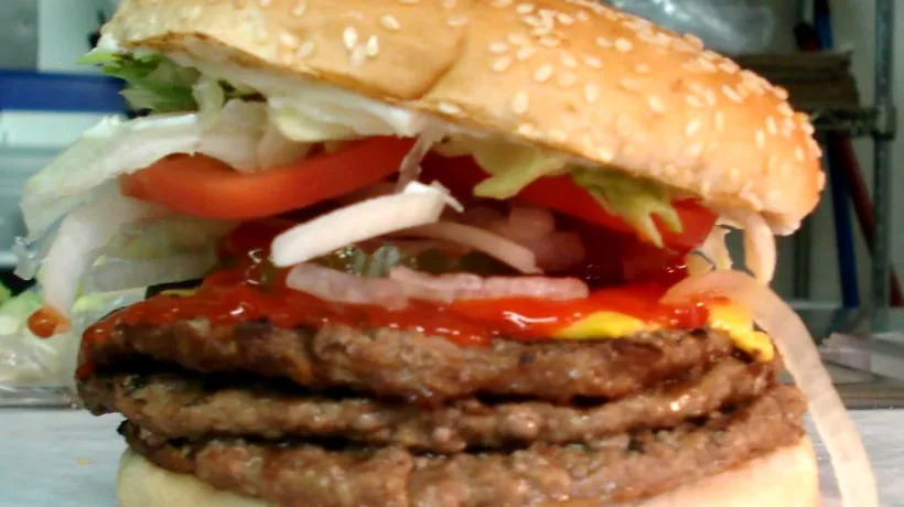 Ce nu știai despre burgerul pe care îl mănânci la fast food