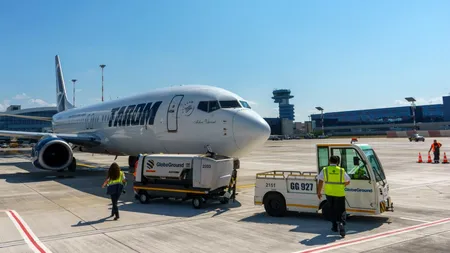 Incident grav pe Aeroportul Otopeni. Un avion Boeing 737 al TAROM, avariat de bucăți de asfalt sărite din calea de rulare
