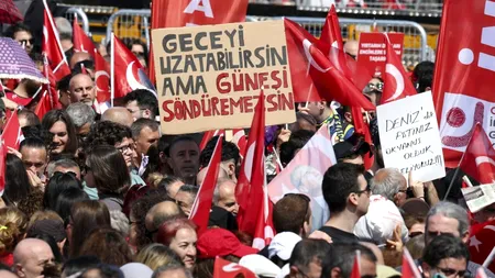 Zeci de oameni au marcat 100 de zile de la încarcerarea primarului Imamoglu prin PROTESTE la Istanbul