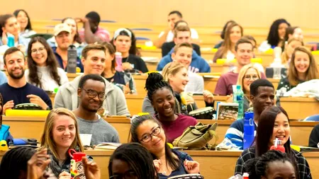 Programul Erasmus+ a fost aprobat de Bruxelles: 28 de miliarde de euro pentru tineri până în 2027