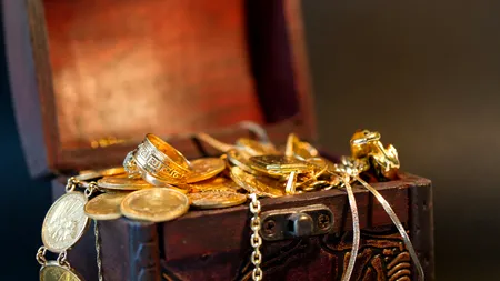 Comoara ascunsă în munți, descoperită de doi drumeți în Cehia. Valoarea ei se ridică la 680.000 de dolari