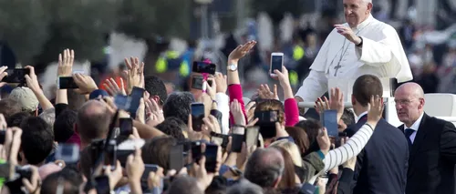 Decizie istorică a Bisericii Catolice. Papa Francisc permite preoților să ierte femeile care au făcut avort 


