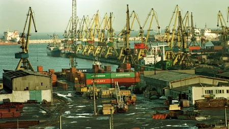 GREVĂ SPONTANĂ a angajaților Administrației Porturilor Maritime Constanța. Sute de persoane cer demisia directorului