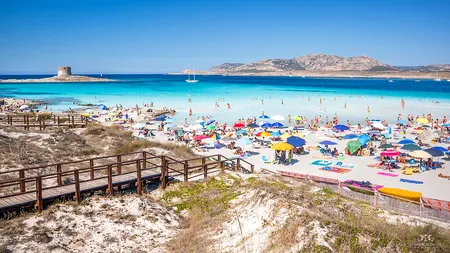 A comis-o în vacanța din Sardinia. Un turist, prins cu 41 kg de pietre în maşină / Italia are legi stricte, iar amenzile sunt URIAȘE