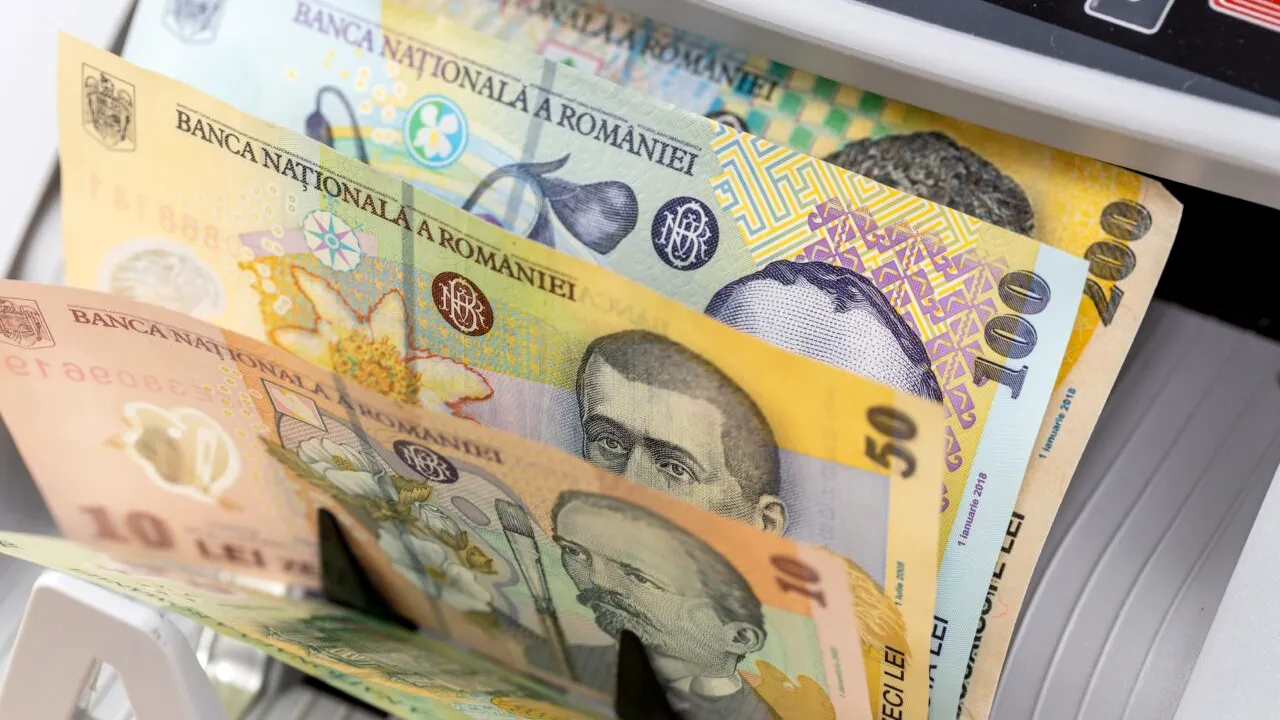 Se oferă al 13-lea salariu. Cine beneficiază de el, la finalul lui 2025