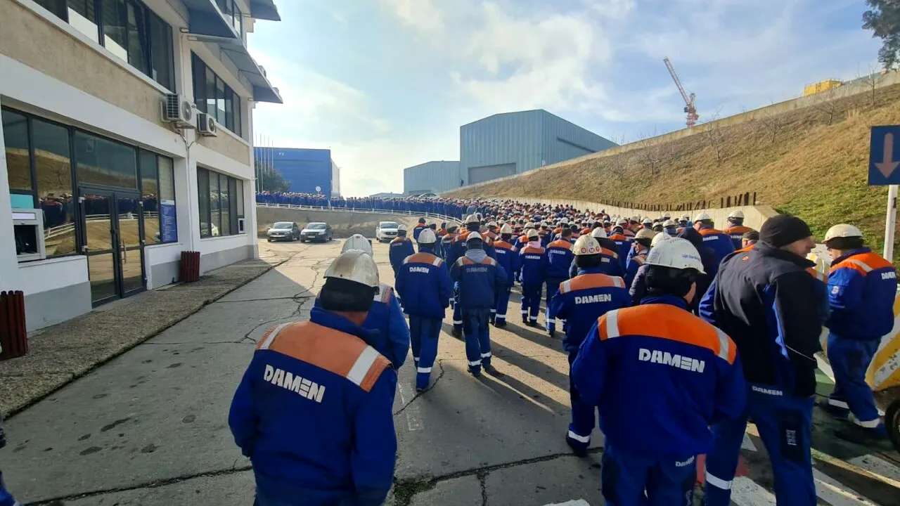 Blocaj total pe Șantierul Naval Mangalia, angajații au protestat și luni! Compania olandeză Damen refuză să majoreze salariile + Banii, cheltuiți pe mese festive și servicii de publicitate