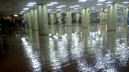 Trafic blocat, străzi și subsoluri inundate în mai multe zone ale Capitalei, din cauza ploii. METROUL S-A INUNDAT