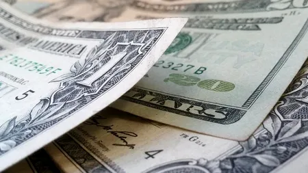 Dolarul a fost cotat de BNR la un nivel - record. Cu cât a crescut moneda americană față de euro