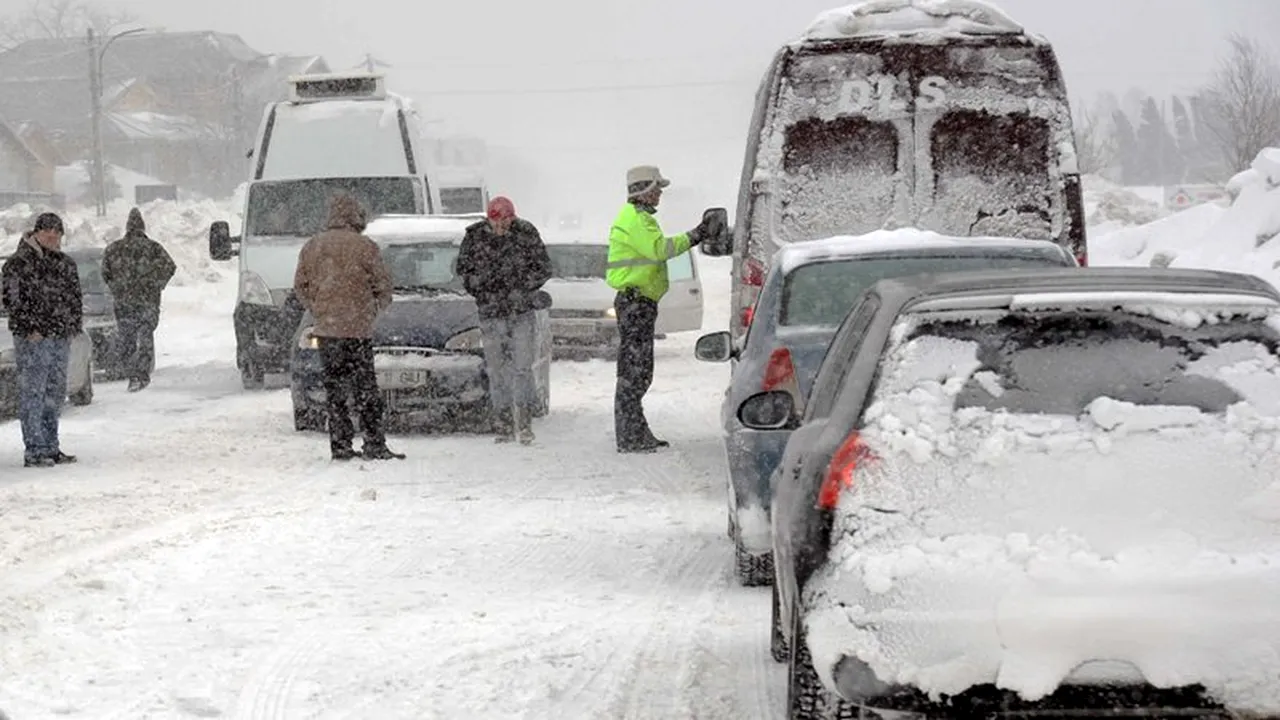 ANVELOPE DE IARNĂ. Ce riscă șoferii care nu au CAUCIUCURI DE IARNĂ