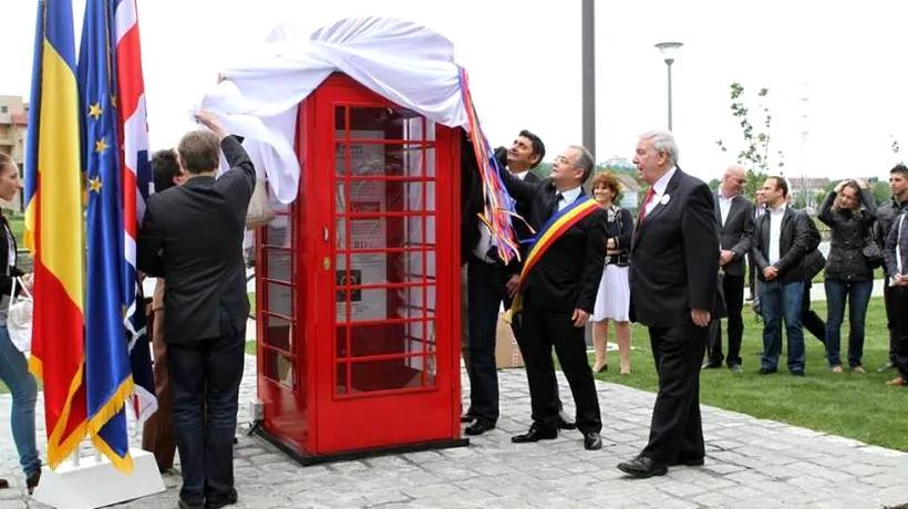 Clujenii au o cabină telefonică londoneză originală, primită de la ambasadorul Marii Britanii