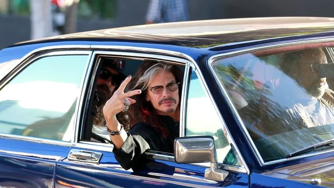 Aerosmith a anulat câteva concerte. Steven Tyler a ajuns în spital