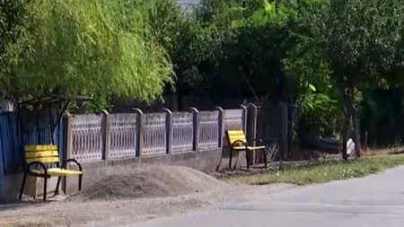 Comuna din Dolj în care primăria a investit 25.000 de euro în 100 de bănci din lemn, dar localnicii nu au canalizare și apă potabilă