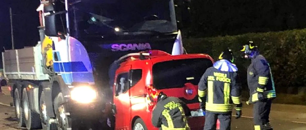 Român, decedat într-un accident tragic în Italia: Mașina tânărului a intrat cu totul sub un camion

