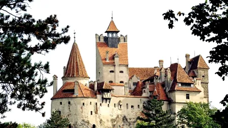 Maraton de vaccinare, timp de o lună, la Castelul Bran. Campania are loc doar în weekend