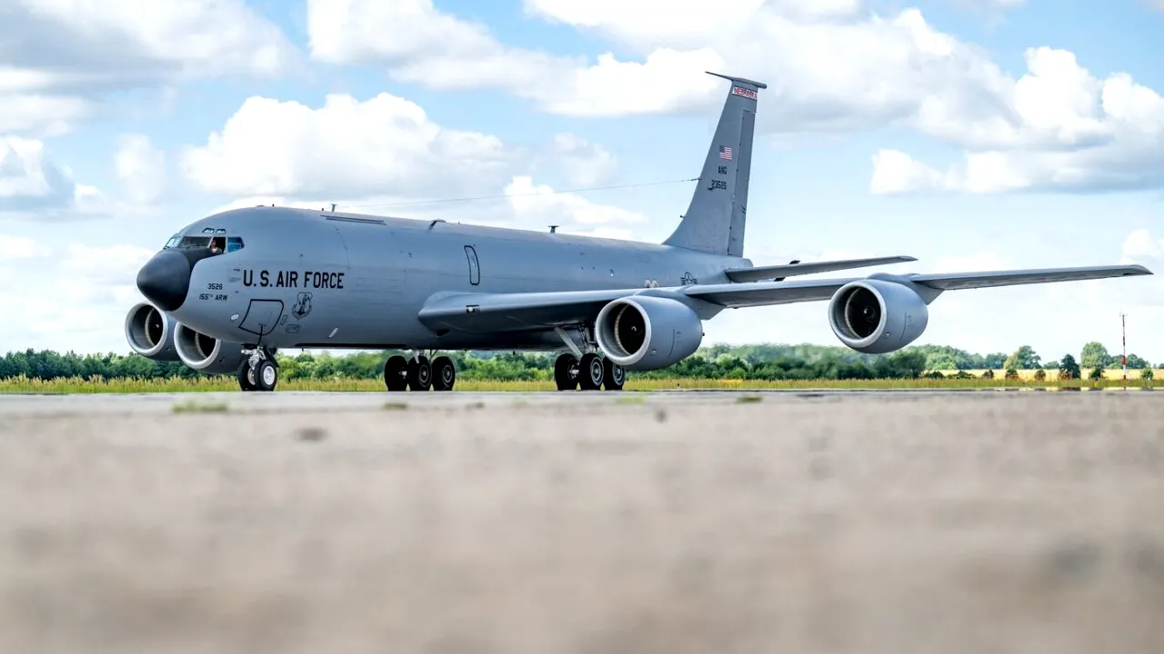 A patra aeronavă americană a aterizat la Otopeni, după ce România a permis utilizarea bazei Kogălniceanu de către SUA