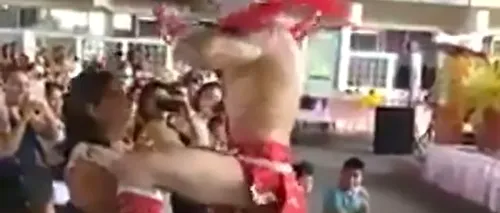 O școală a angajat un stripper pentru mămicile elevilor, cu ocazia Zilei Mamei. Copiii, nevoiți să vadă cum acestea dansează cu bărbatul dezbrăcat