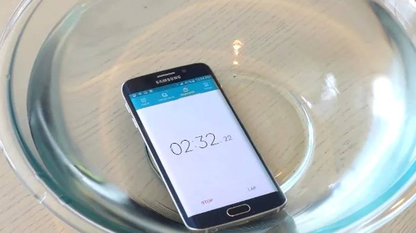 Ce se întâmplă cu smartphone-ul Galaxy S6 Edge după ce este ținut 20 de minute în apă